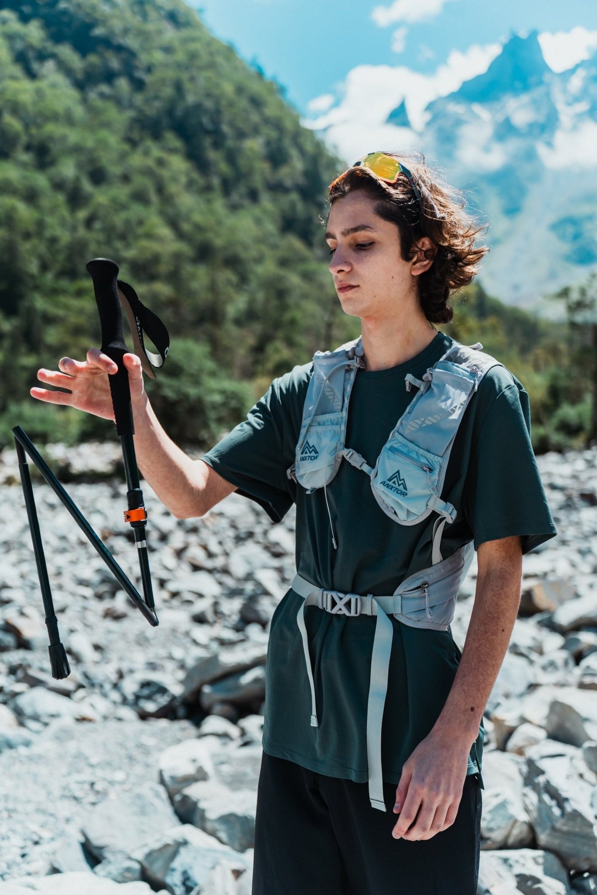Shock-Absorbing Carbon Trekking Poles – JBlue - okhealingwild
