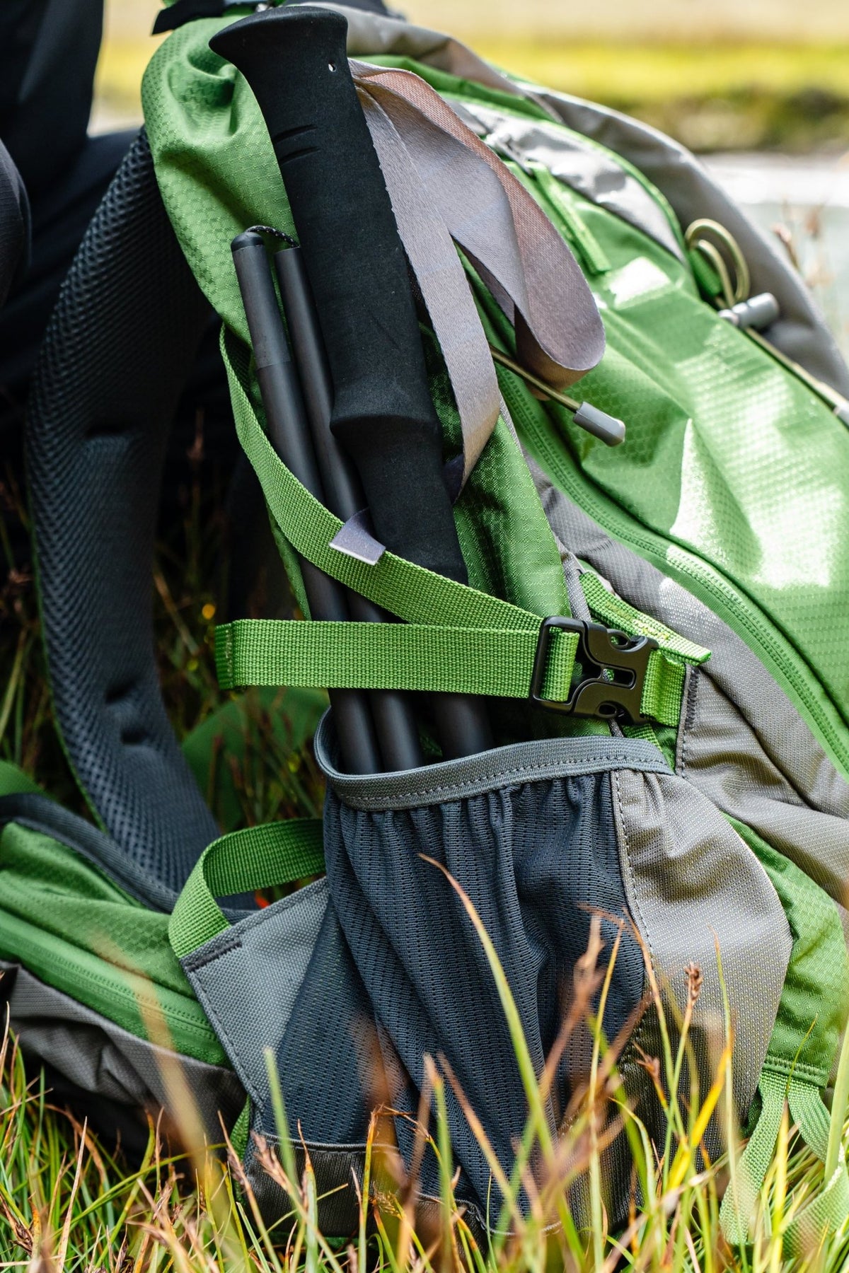 Ultralight Compact Carbon Folding Trekking Poles – M Obsidian Black - okhealingwild